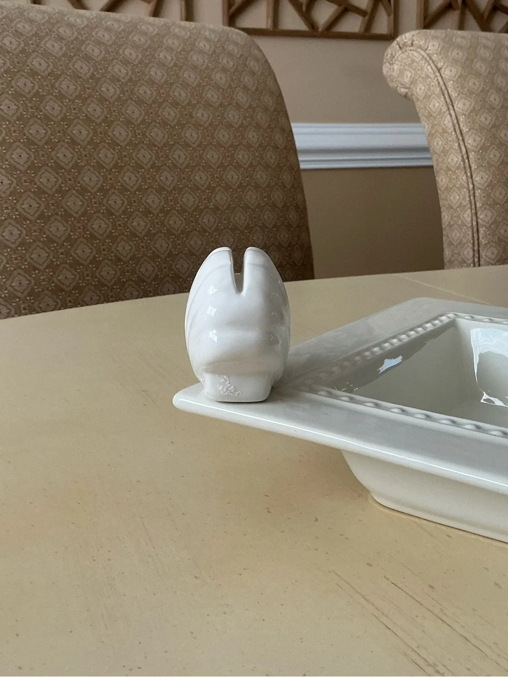 White Seashell Place Card Holder Platter Decoration  🐚